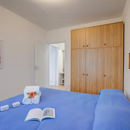 Il Vecchio Faggio: Lake Maggiore View Terrace - Happy Rentals *