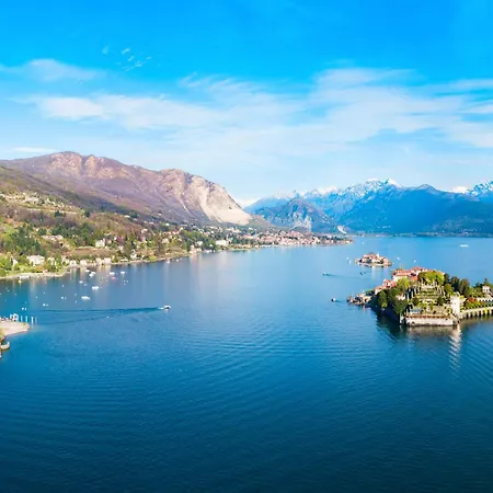 Il Vecchio Faggio: Lake Maggiore View Terrace - Happy Rentals *